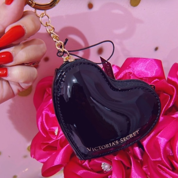 Victoria Secret shiny vintage heart pouch - Picture 3 of 4